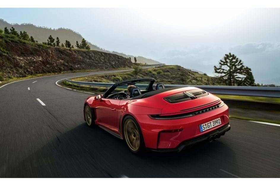 Como ensurdecer os ouvidos no Verão? Acelerar o novo Porsche GT3 S/C de capota aberta!
