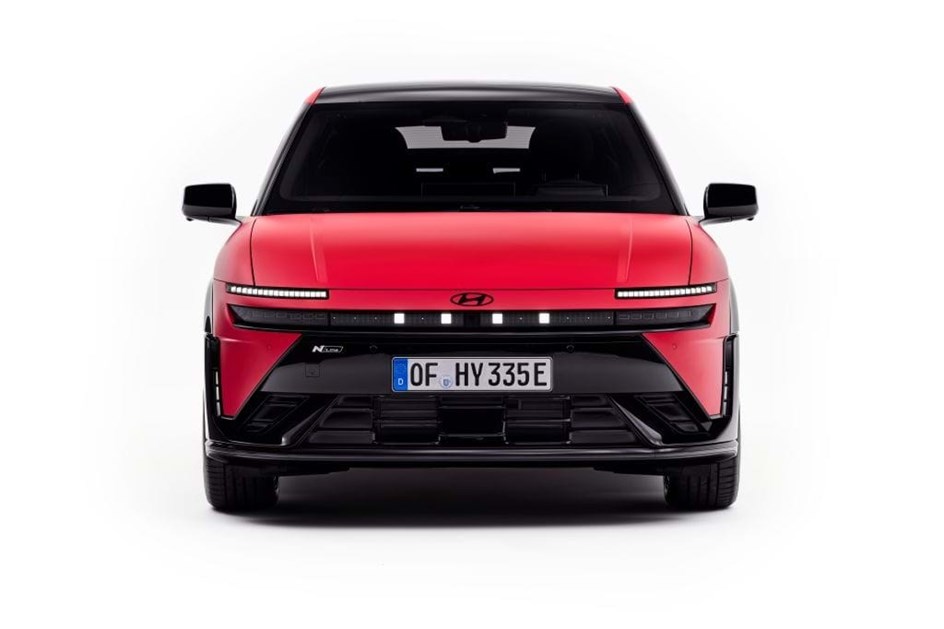 Hyundai Ioniq 3 em tom desportivo assume 496 km eléctricos