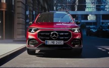 Mercedes-Benz GLB 250+: ''rebelde'' cúbico para viagens em família
