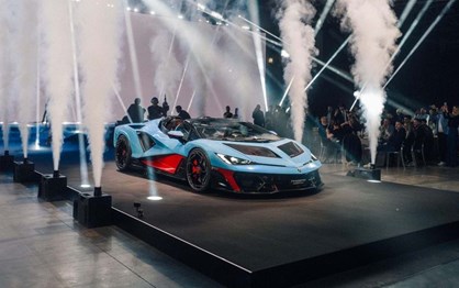 Prenda de anos: Lamborghini faz do Fenomeno um 'roadster' diabólico