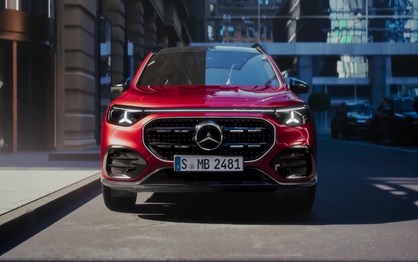 Mercedes-Benz GLB 250+: ''rebelde'' cúbico para viagens em família