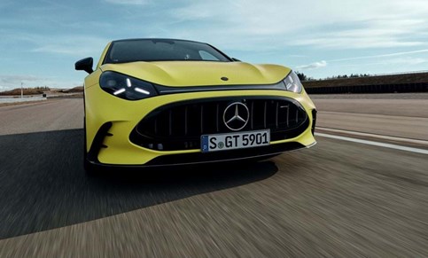 Emoções extremas: Mercedes-AMG GT Coupé 4 Portas entra em modo hiper eléctrico