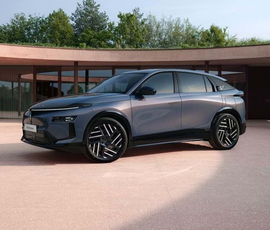 Primeiras imagens: Lancia Gamma quer ser um 'premium' do dia a dia