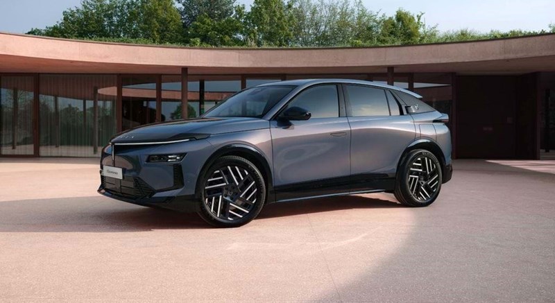 Primeiras imagens: Lancia Gamma quer ser um 'premium' do dia a dia