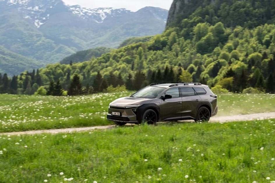 Paixão pela aventura em família: Toyota bZ4X Touring já tem preços