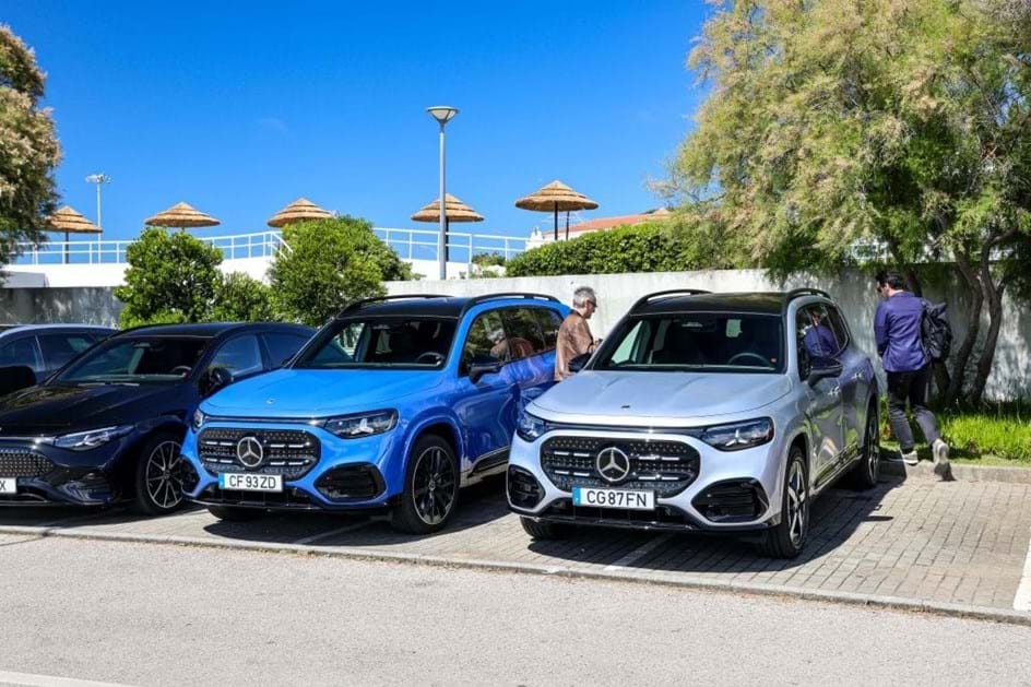 Mercedes-Benz GLB 250+: ''rebelde'' cúbico para viagens em família