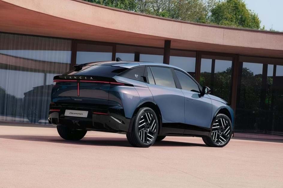 Primeiras imagens: Lancia Gamma quer ser um 'premium' do dia a dia