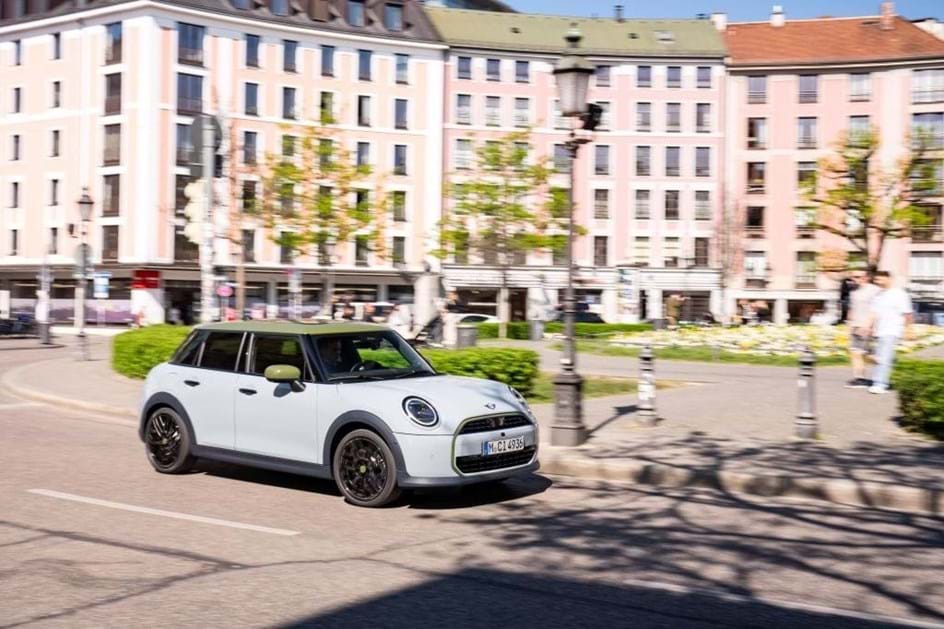 Depois dos ''eléctricos': Mini Cooper a gasolina já é Paul Smith Edition