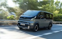 Kia PV5 Passenger ainda mais ''familiar'' com seis ou sete lugares