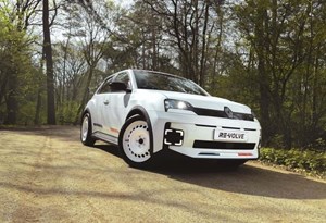 Renault 5 E-Tech eléctrico pronto para as curvas em modo Rallye