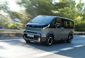 Kia PV5 Passenger ainda mais ''familiar'' com seis ou sete lugares