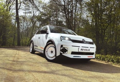 Renault 5 E-Tech eléctrico pronto para as curvas em modo Rallye