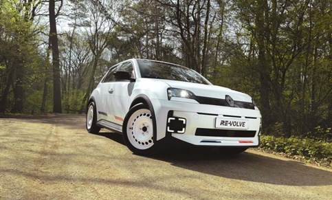 Renault 5 E-Tech eléctrico pronto para as curvas em modo Rallye