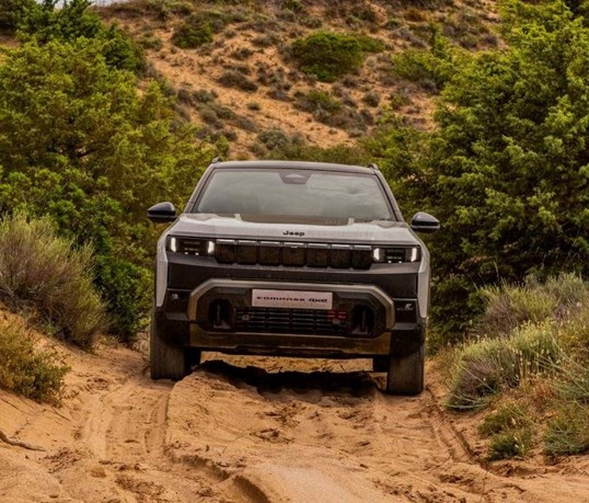 Mais de 600 km eléctricos: Jeep Compass ganha versões 4xe e Long Range