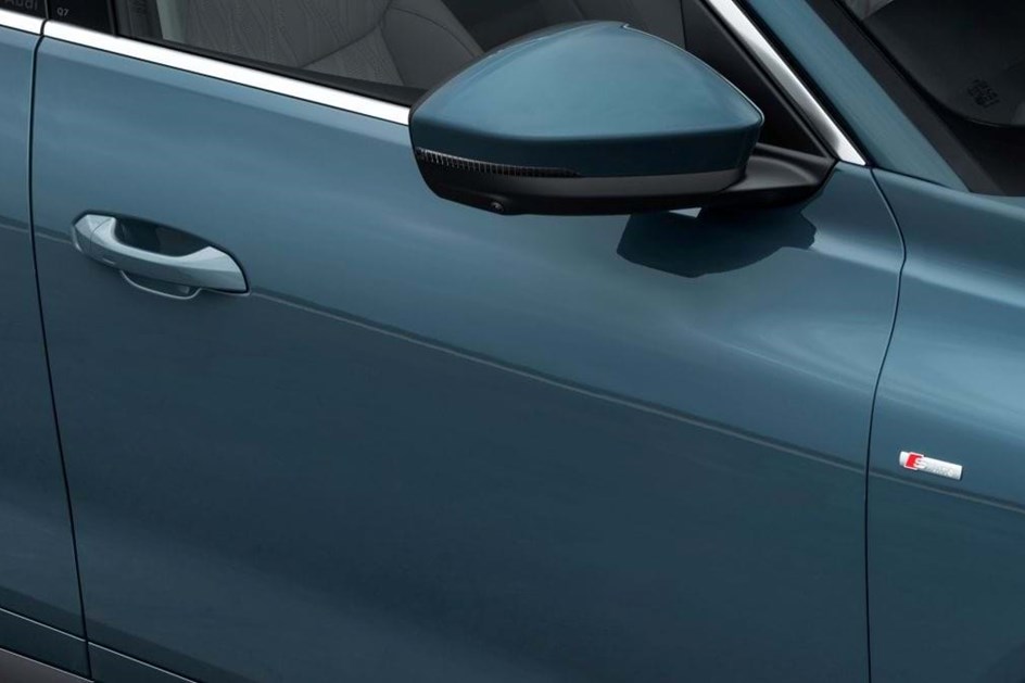 Só serve de aperitivo: Audi revela primeira imagem do novo Q7