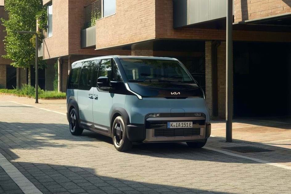 Kia PV5 Passenger ainda mais ''familiar'' com seis ou sete lugares
