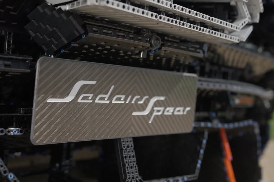 Koenigsegg Sadair’s Spear bate recorde mundial de velocidade… em Lego!