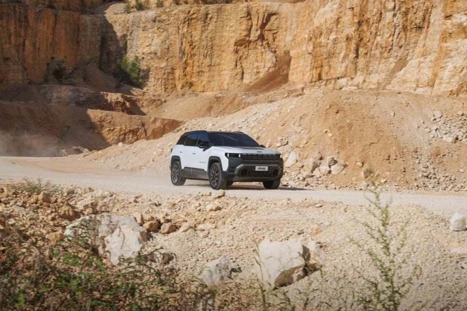 Mais de 600 km eléctricos: Jeep Compass ganha versões 4xe e Long Range