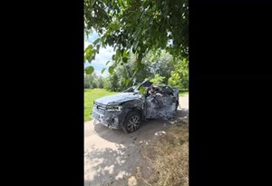 Volkswagen Touareg está ainda capaz de andar depois de ser atacado por míssil