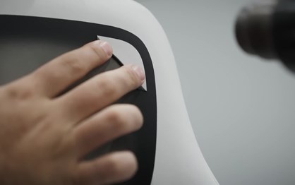 Cuidado para não partir: Bugatti Mistral 'Blanc Éternel' transfigura-se em porcelana