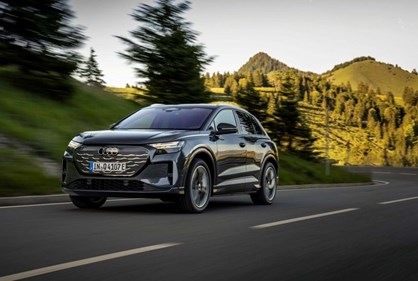 Novo Audi Q4 e-tron resume personalização a dois pacotes opcionais