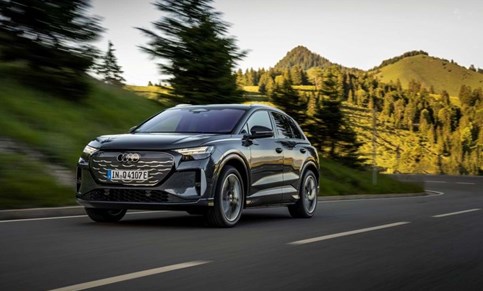 Novo Audi Q4 e-tron resume personalização a dois pacotes opcionais
