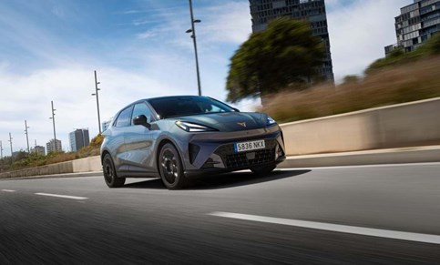 Cupra Raval ganha versão Plus de 135 cv com 328 km eléctricos