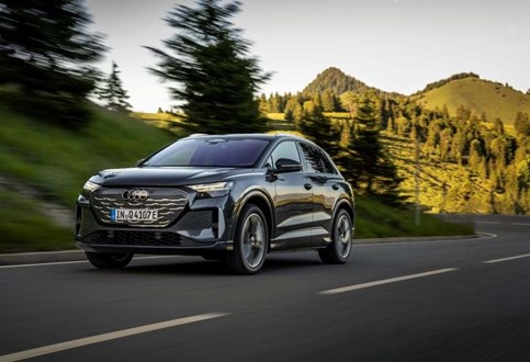 Novo Audi Q4 e-tron resume personalização a dois pacotes opcionais