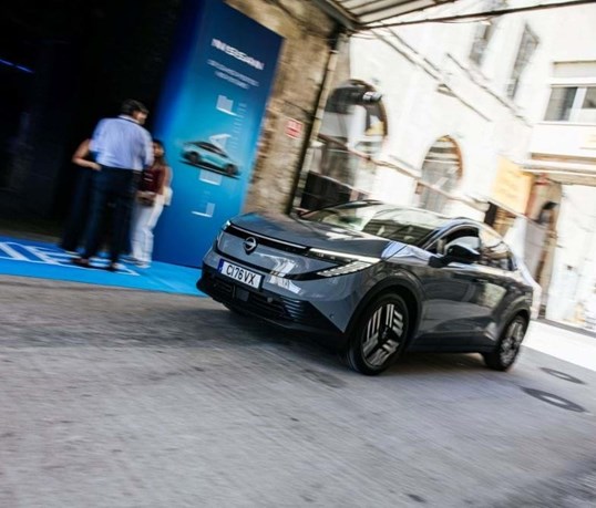 Novo Nissan Leaf à reconquista eléctrica; todos os preços da gama