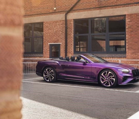 Bentley celebra 80 anos de Crewe com Continental GTC único