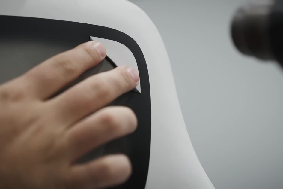 Cuidado para não partir: Bugatti Mistral 'Blanc Éternel' transfigura-se em porcelana