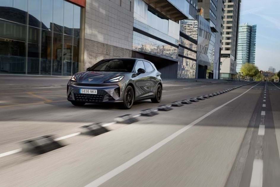 Cupra Raval ganha versão Plus de 135 cv com 328 km eléctricos