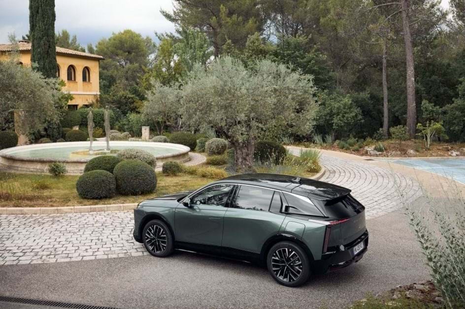 DS Nº 7: requinte num SUV com mais de 700 km eléctricos