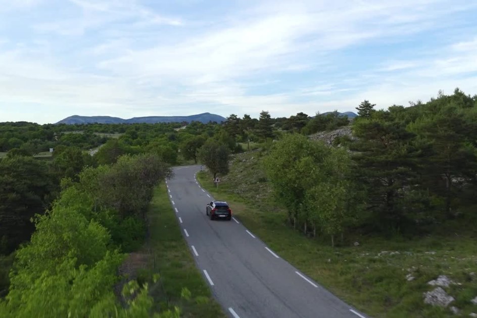 DS Nº 7: requinte num SUV com mais de 700 km eléctricos