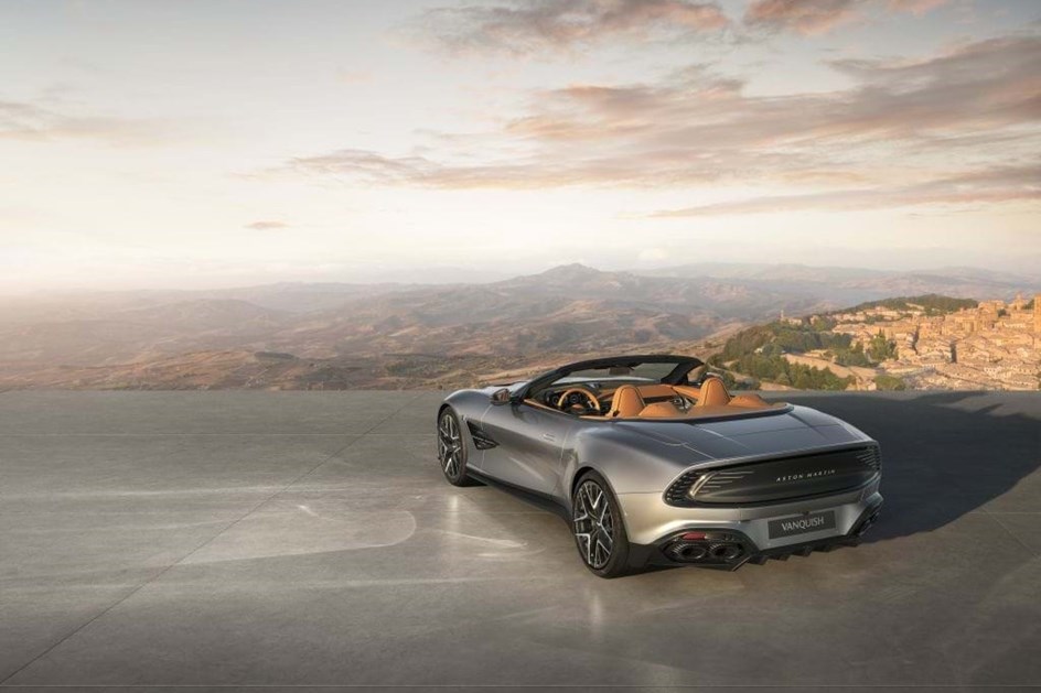 Ode ao V12: Aston Martin Vanquish celebra 25 anos com edição especial