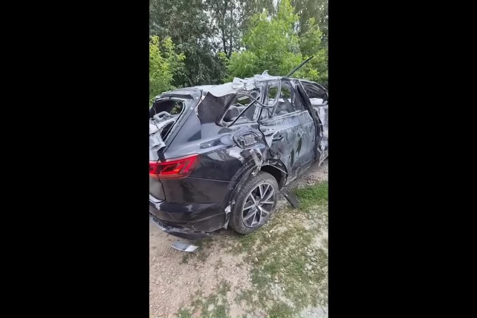 Volkswagen Touareg está ainda capaz de andar depois de ser atacado por míssil