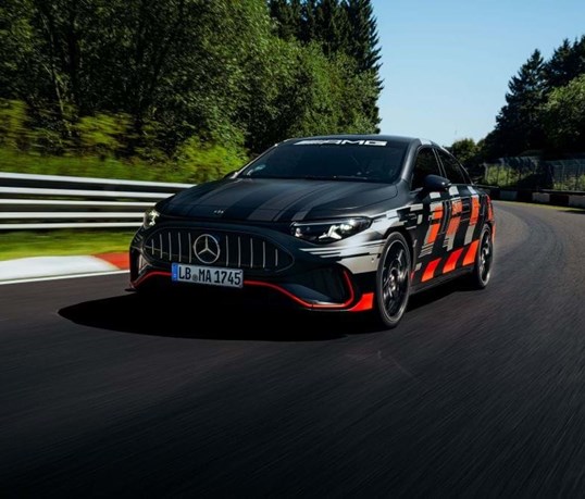 Mercedes-AMG CLA 45 já bate recordes eléctricos em Nürburgring