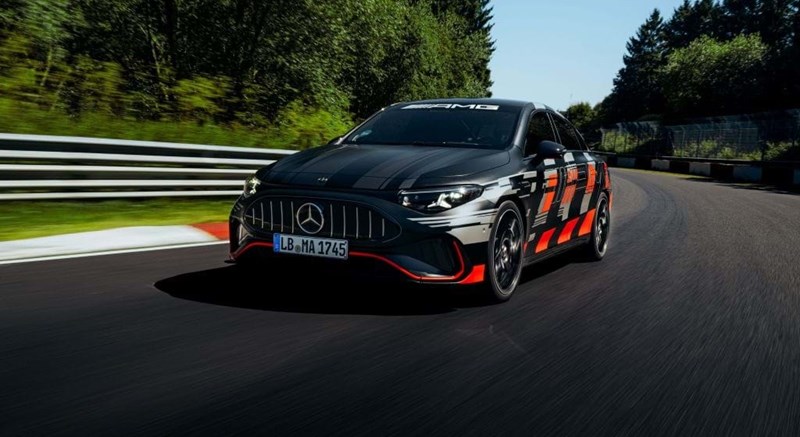 Mercedes-AMG CLA 45 já bate recordes eléctricos em Nürburgring