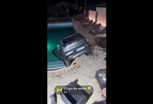Confunde marchas automáticas e atira Renault Symbioz para a piscina