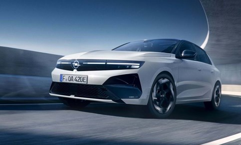 Opel estreia GSE Line no Astra com GSE eléctrico de 281 cv na calha