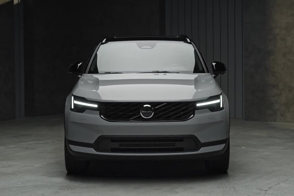 Volvo dá nova cara à ''linha 40'' e actualiza segurança nos EX60, EX90 e ES90