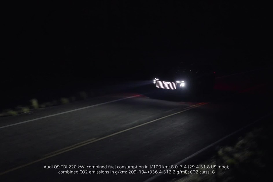 Visibilidade total: Audi Q9 estreia painel OLED com desenho curvo
